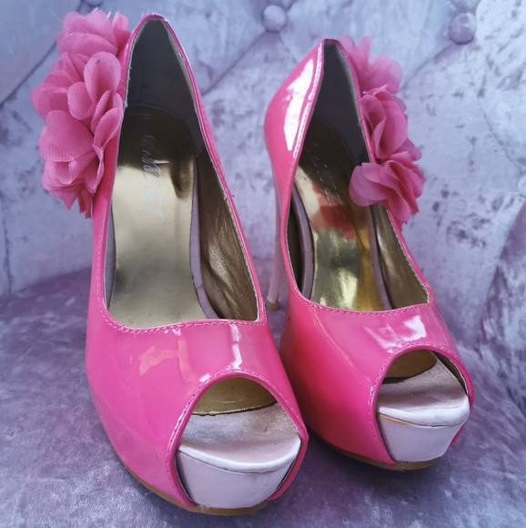 Heels - Picture 1 of 4